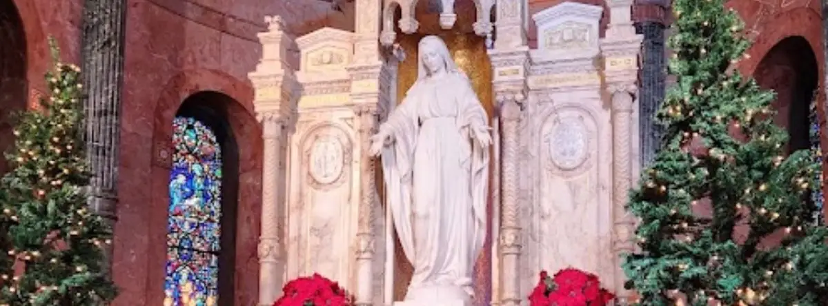 Main Mary Shrine decorated for Christmas